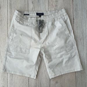 Super comfortable and breathable Men’s Lucky Brand Chino shorts size Small